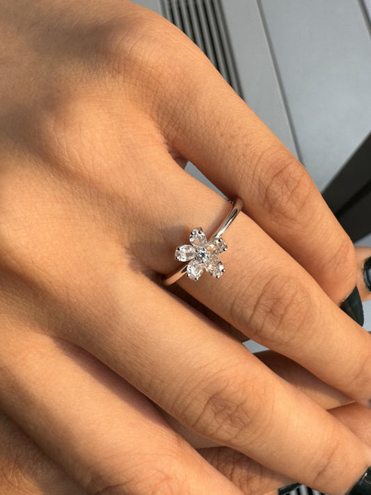Natural Oval Diamonds Ring in 18K White Gold, 0.69CT Total Diamond weight, DEF Color and VVS VS Clarity. Gift or Present. Cocktail Ring
