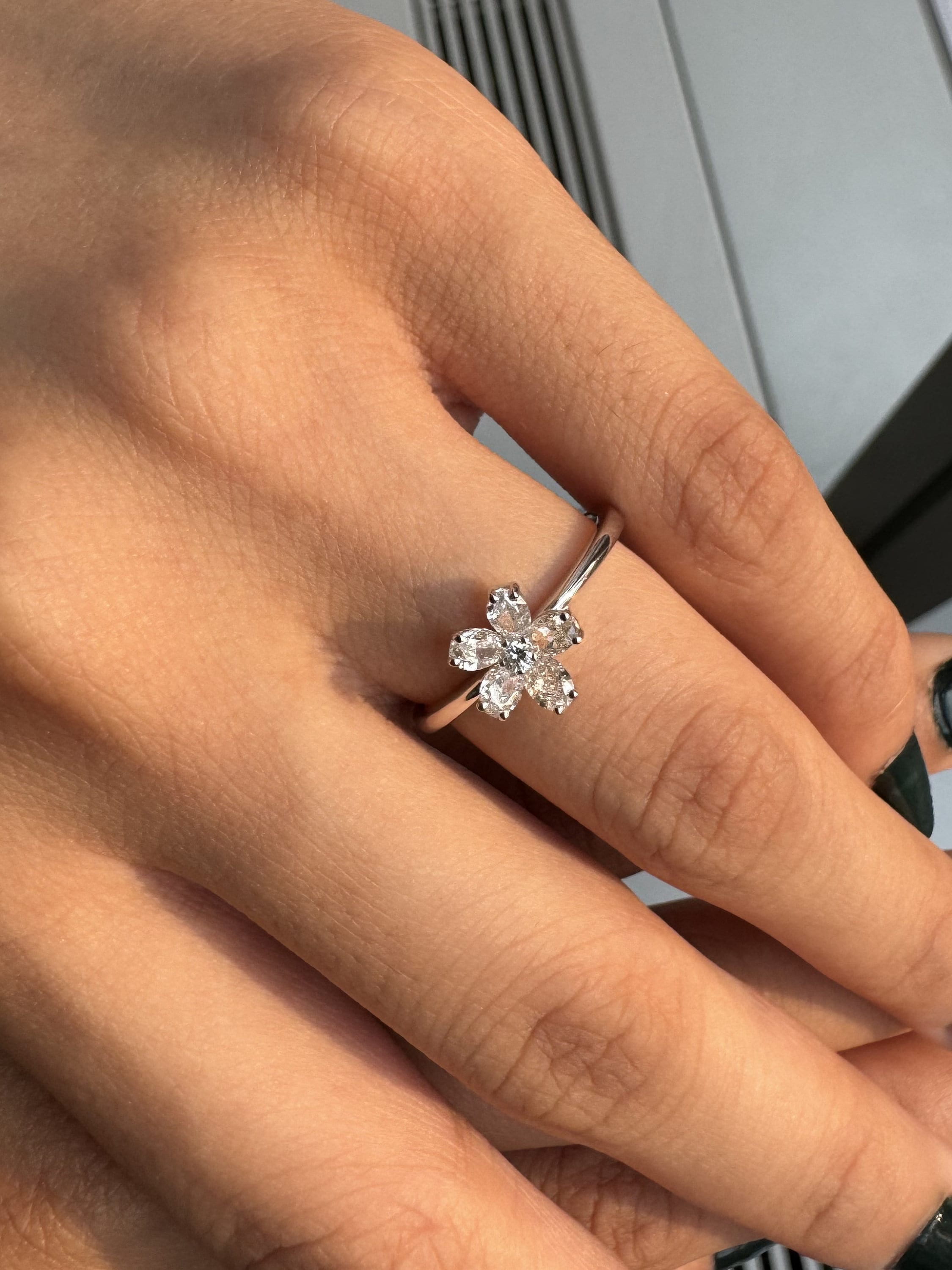Natural Oval Diamonds Ring in 18K White Gold, 0.69CT Total Diamond weight, DEF Color and VVS VS Clarity. Gift or Present. Cocktail Ring