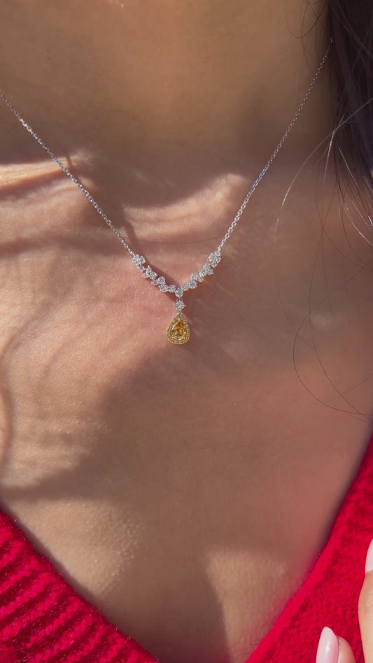 Flower Pendant Necklace in 18K White Gold with Natural Diamonds. F Color and VS Clarity. Dainty and Beautiful. 17 / 18 Inch
